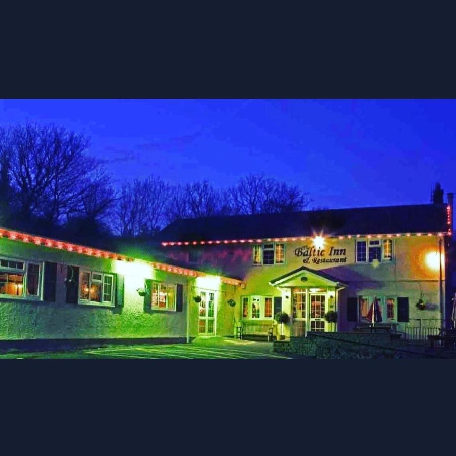 The Baltic Inn & Restaurant Pontyates ภายนอก รูปภาพ