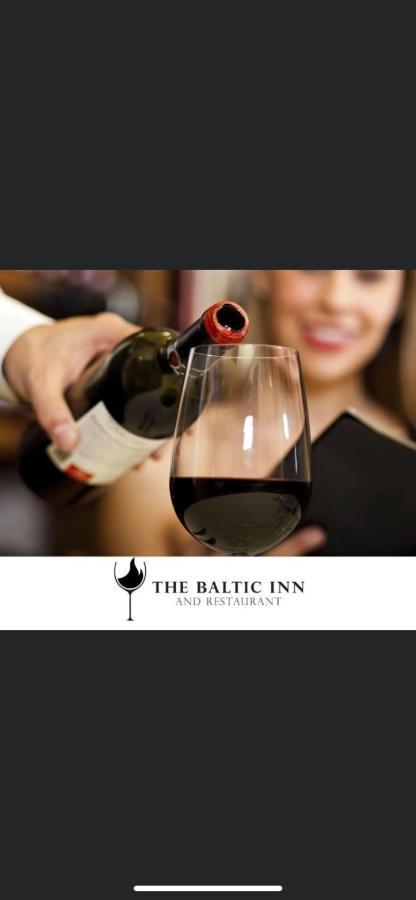 The Baltic Inn & Restaurant Pontyates ภายนอก รูปภาพ