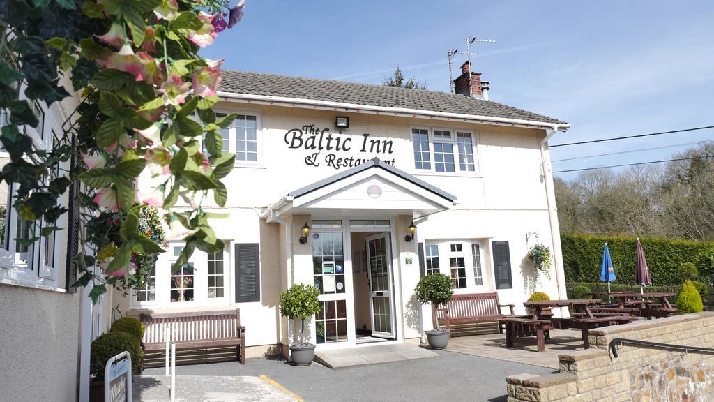 The Baltic Inn & Restaurant Pontyates ภายนอก รูปภาพ